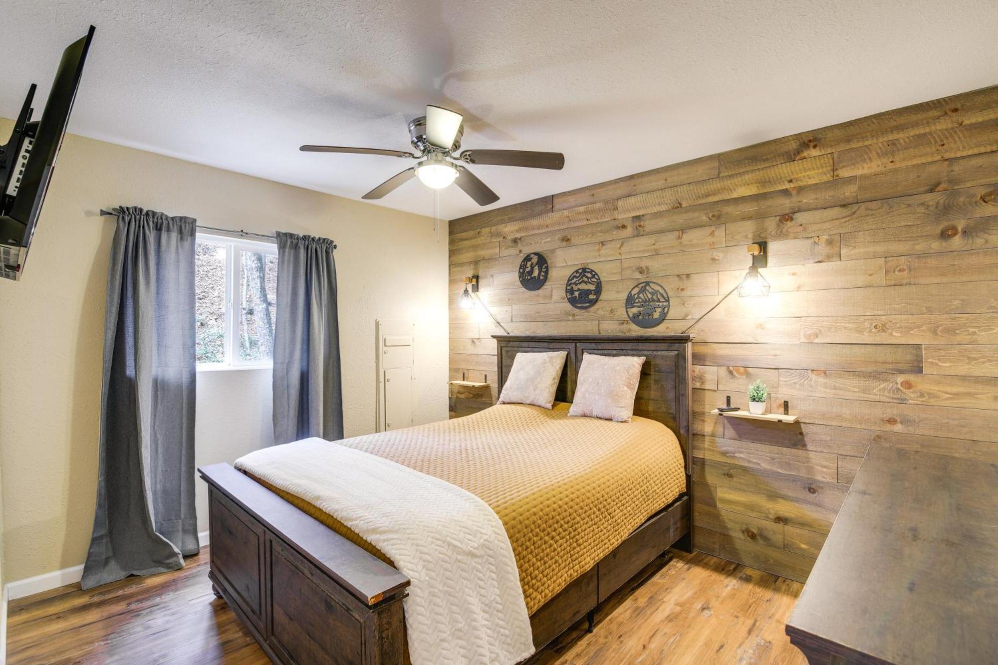 Updated Cobbly Nob Resort Home With Hot Tub! แกตลิงเบิร์ก ภายนอก รูปภาพ